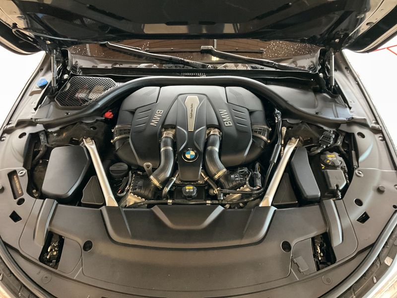 BMW 7er 750i xDrive 2017 – снимка 37
