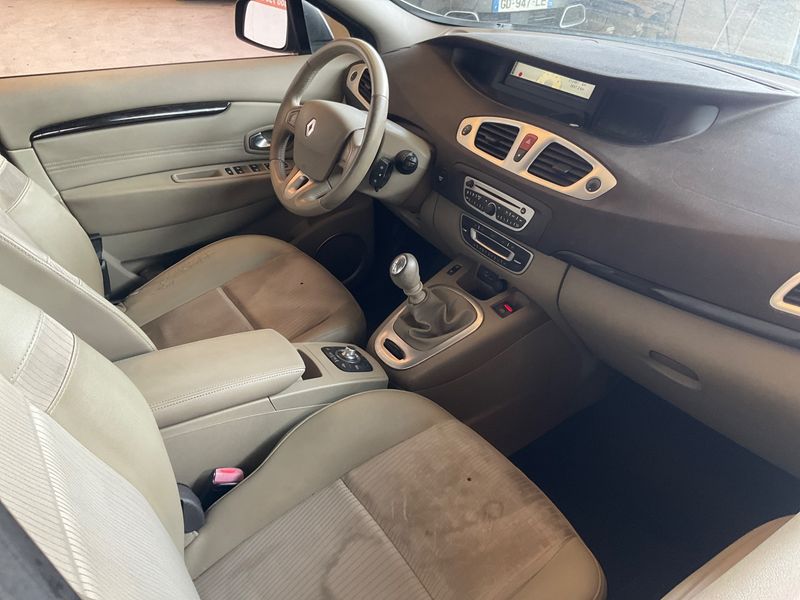 Renault Grand Scenic 1.9 dCi Privilege 2009 – снимка 3
