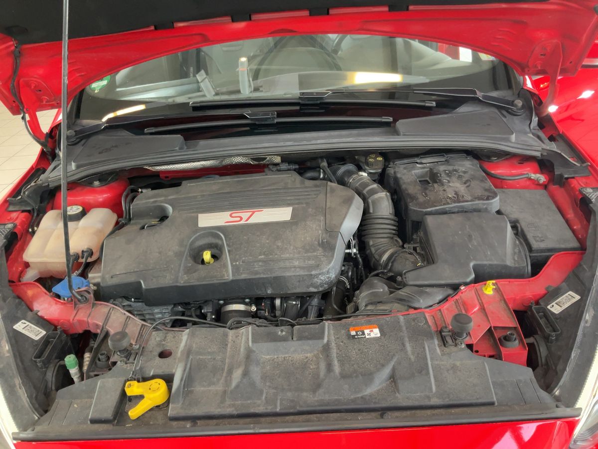 Ford Focus 2016 — photo 38
