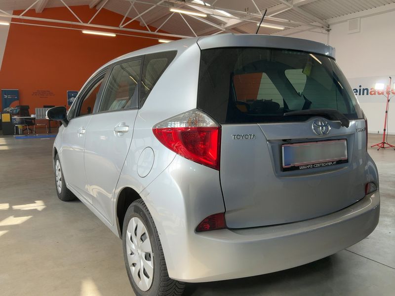 Toyota Verso-S 1.33 Dual VVT-i Lounge — zdjęcie 3