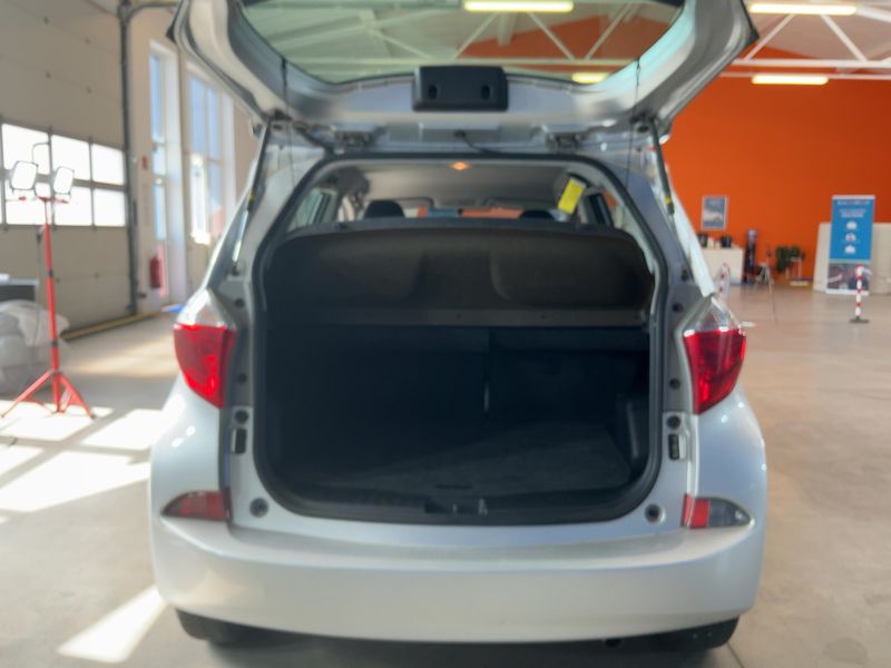 Toyota Verso-S 1.33 Dual VVT-i Lounge — zdjęcie 10