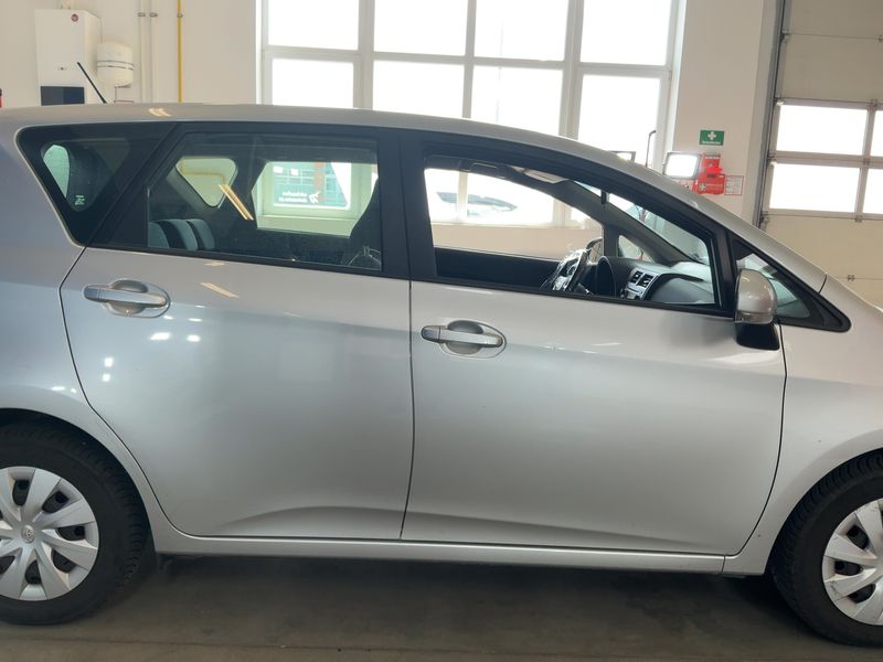 Toyota Verso-S 1.33 Dual VVT-i Lounge — zdjęcie 7
