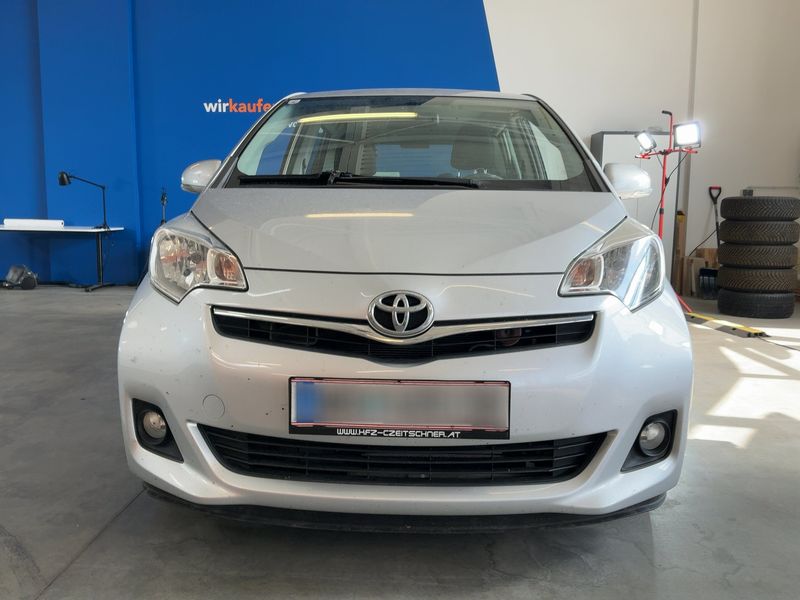 Toyota Verso-S 1.33 Dual VVT-i Lounge — zdjęcie 9
