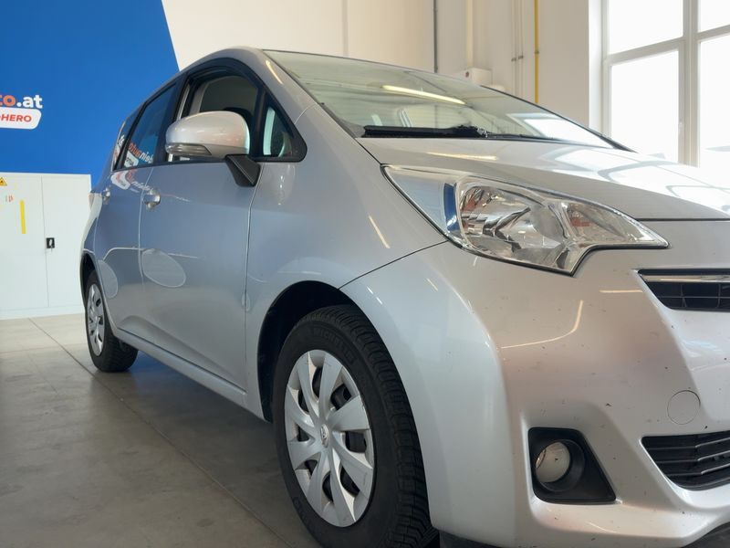 Toyota Verso-S 1.33 Dual VVT-i Lounge — zdjęcie 8