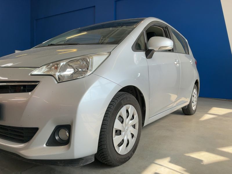 Toyota Verso-S 1.33 Dual VVT-i Lounge — zdjęcie 2