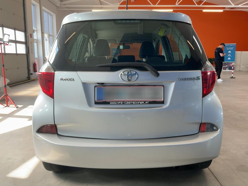 Toyota Verso-S 1.33 Dual VVT-i Lounge — zdjęcie 5