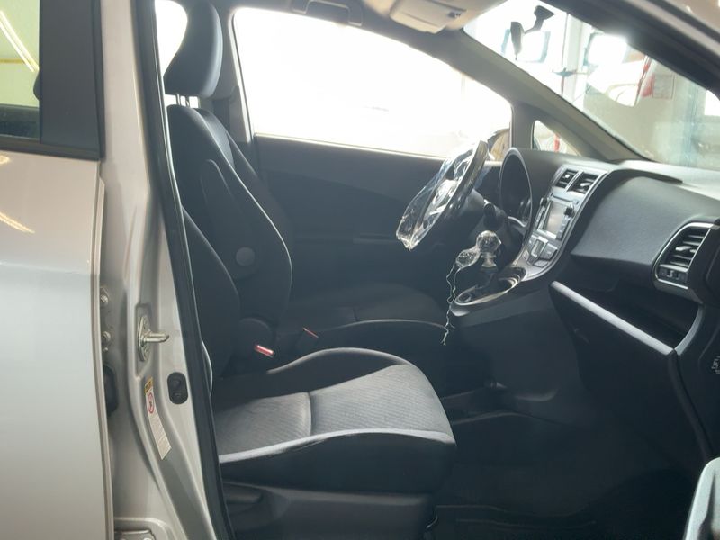 Toyota Verso-S 1.33 Dual VVT-i Lounge — zdjęcie 11