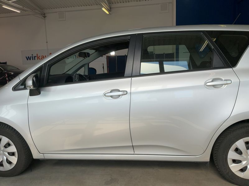 Toyota Verso-S 1.33 Dual VVT-i Lounge — zdjęcie 4