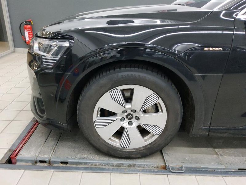 Audi e-tron 55 quattro S line — zdjęcie 24