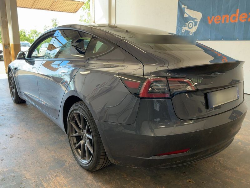 Tesla Model 3 Standard Range Plus — zdjęcie 3