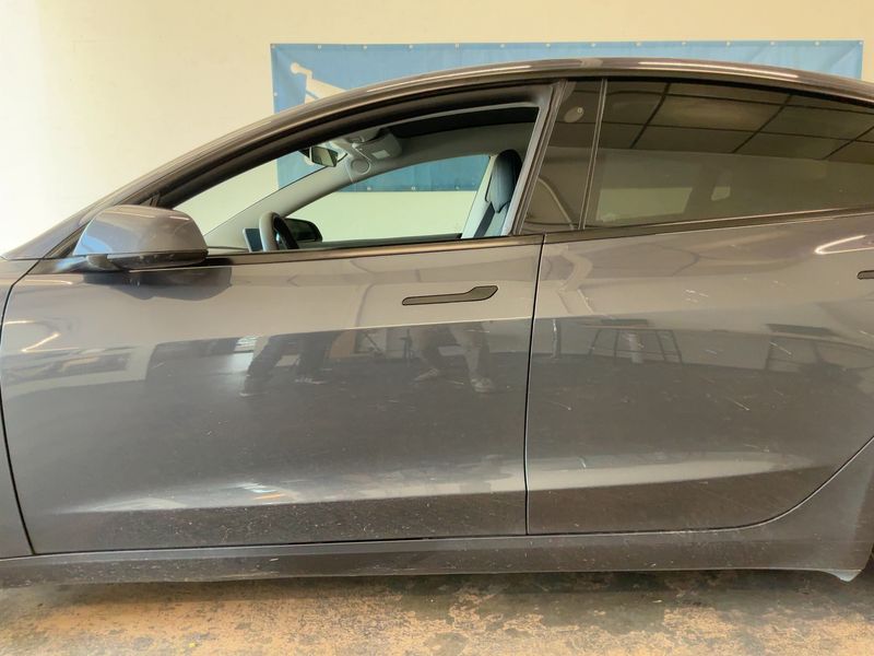 Tesla Model 3 Standard Range Plus — zdjęcie 4
