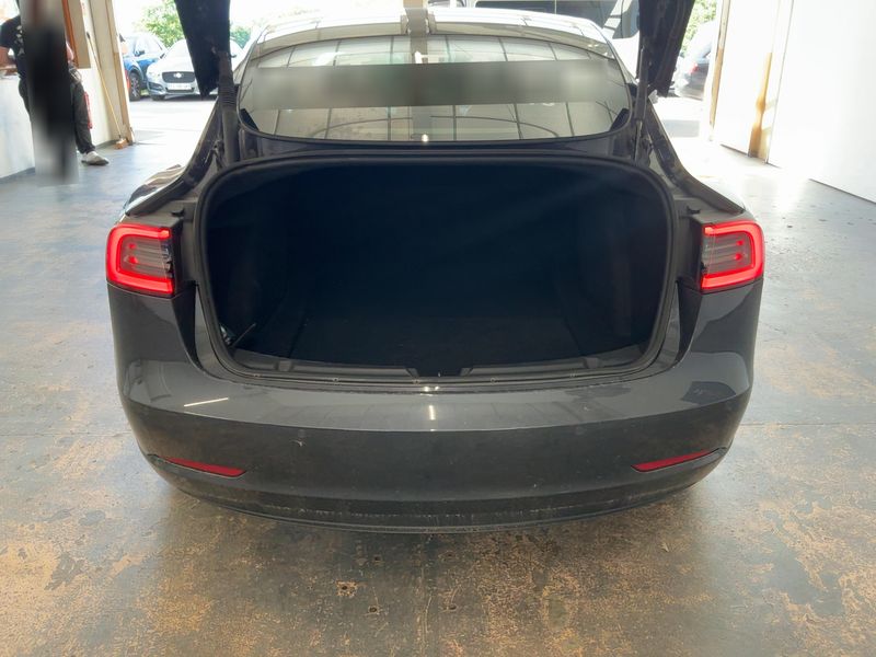 Tesla Model 3 Standard Range Plus — zdjęcie 10