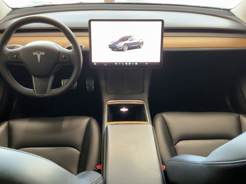 Tesla Model 3 Standard Range Plus — zdjęcie 12