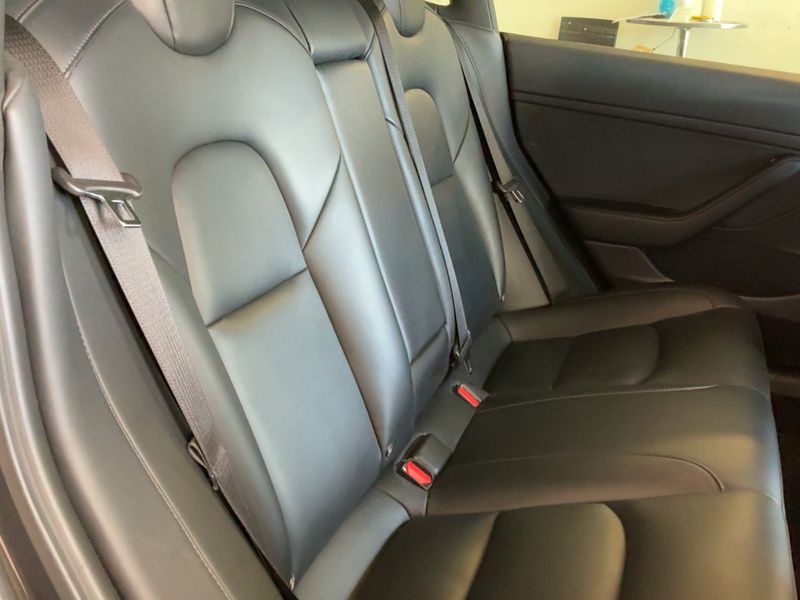 Tesla Model 3 Standard Range Plus — zdjęcie 14