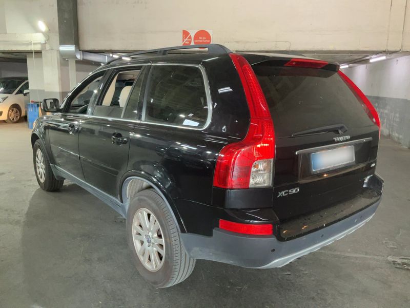 Volvo XC90 2.4 D5 Momentum — zdjęcie 3