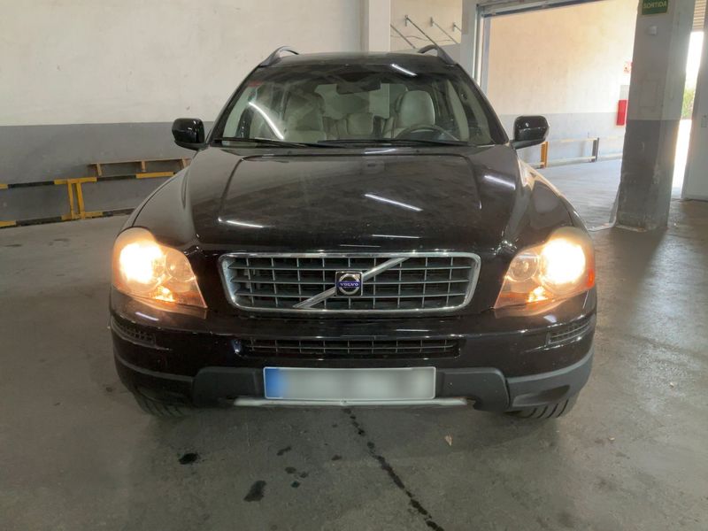 Volvo XC90 2.4 D5 Momentum — zdjęcie 9