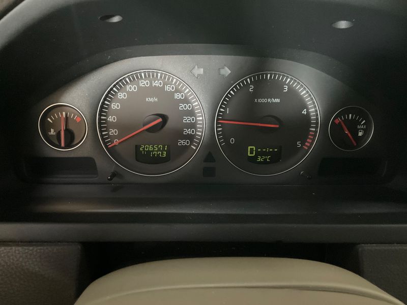 Volvo XC90 2.4 D5 Momentum — zdjęcie 13