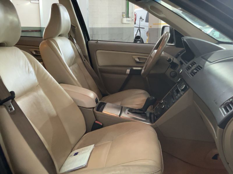 Volvo XC90 2.4 D5 Momentum — zdjęcie 11