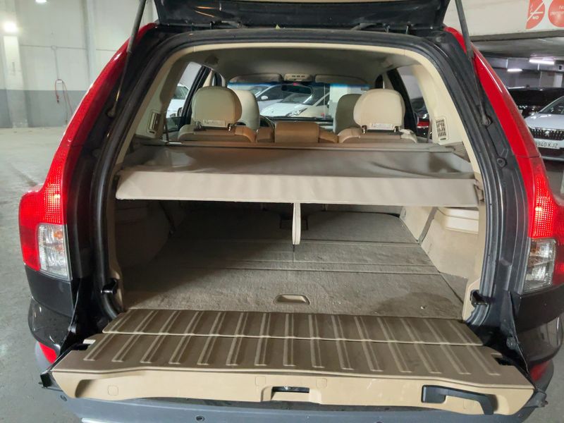 Volvo XC90 2.4 D5 Momentum — zdjęcie 10