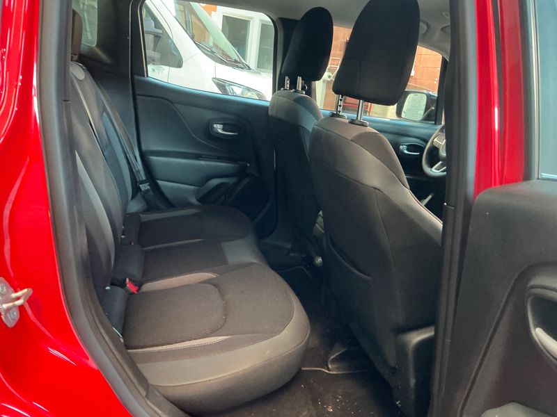 Jeep Renegade 1.5 GSE T4 e-Hybrid Longitude FWD 2023 – снимка 19