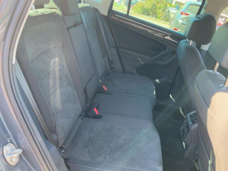 Volkswagen Tiguan 2.0 TDI Elegance 4Motion — zdjęcie 14