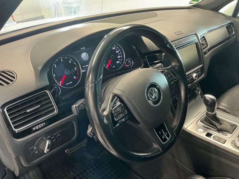 Volkswagen Touareg 3.0 V6 TDI Terrain Tech BlueMotion Tech 2015 – снимка 26