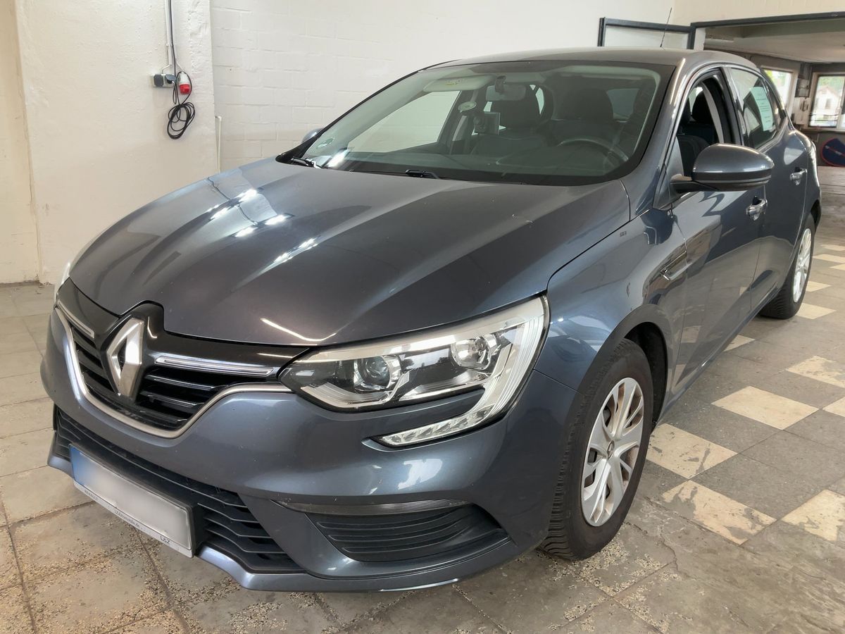 Renault Megane 2019 — photo 1