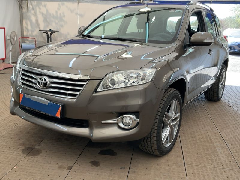 Toyota RAV 4 2.0 — zdjęcie 1