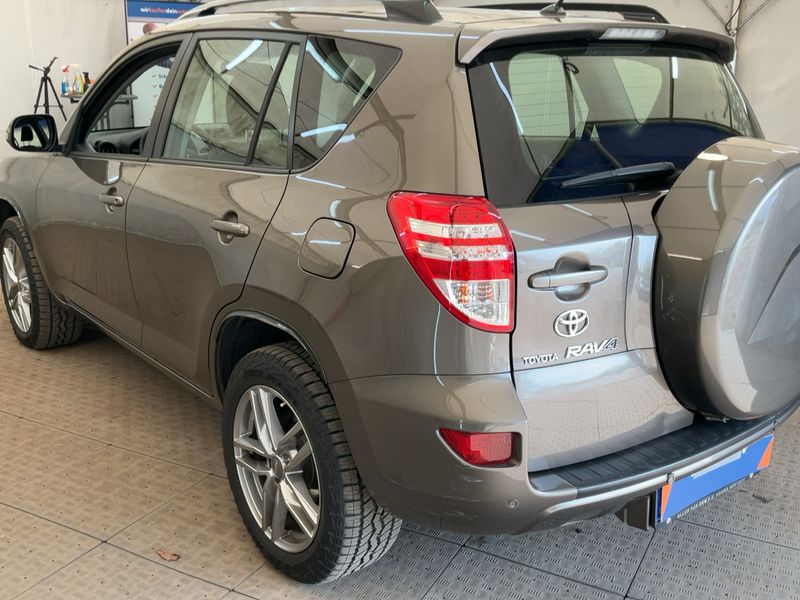 Toyota RAV 4 2.0 — zdjęcie 3
