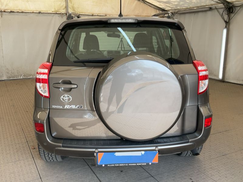 Toyota RAV 4 2.0 — zdjęcie 5