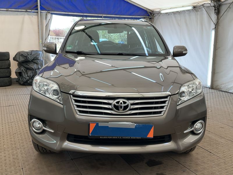Toyota RAV 4 2.0 — zdjęcie 9