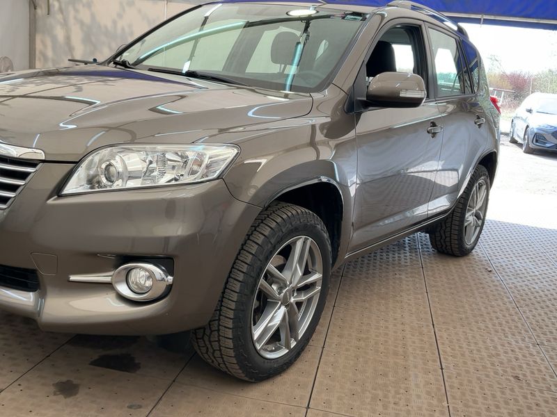 Toyota RAV 4 2.0 — zdjęcie 2