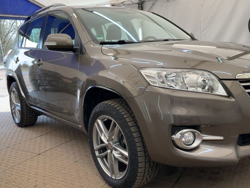 Toyota RAV 4 2.0 — zdjęcie 8