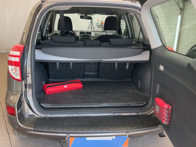 Toyota RAV 4 2.0 — zdjęcie 10