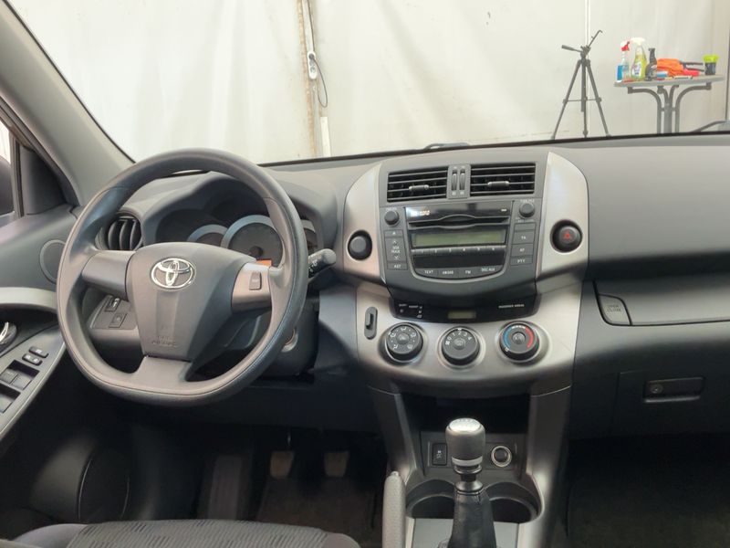 Toyota RAV 4 2.0 — zdjęcie 12