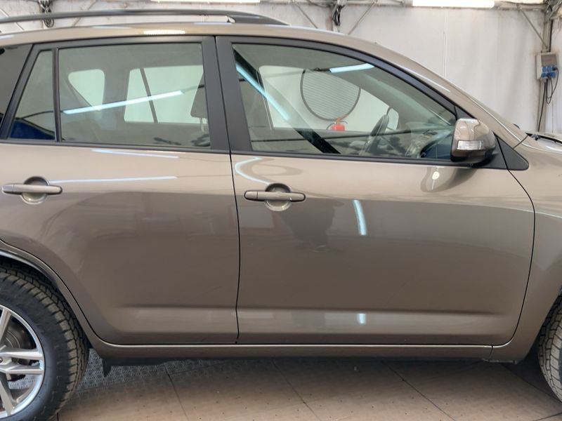 Toyota RAV 4 2.0 — zdjęcie 7