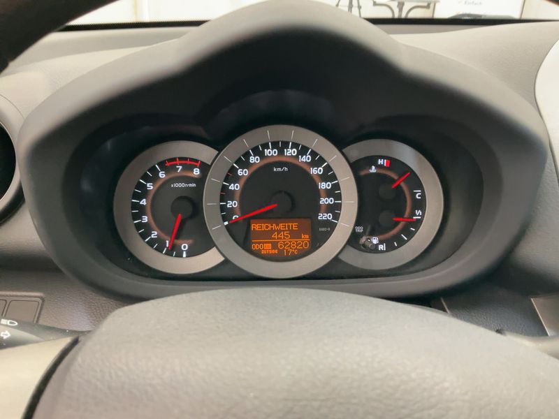Toyota RAV 4 2.0 — zdjęcie 13