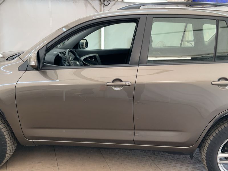 Toyota RAV 4 2.0 — zdjęcie 4