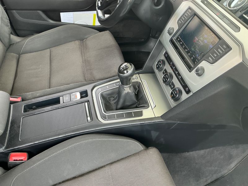 Volkswagen Passat 2.0 TDI Advance BlueMotion Tech 2015 – снимка 40