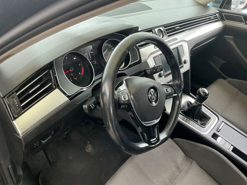 Volkswagen Passat 2.0 TDI Advance BlueMotion Tech 2015 – снимка 42