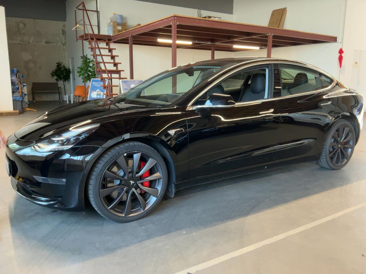 Tesla Model 2020