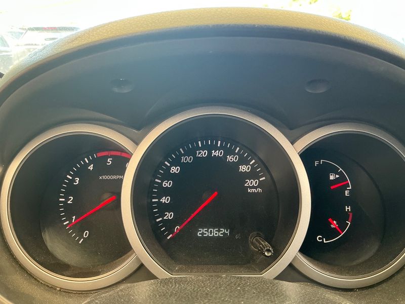 Suzuki Grand Vitara 1.9 DDiS JLX — zdjęcie 13
