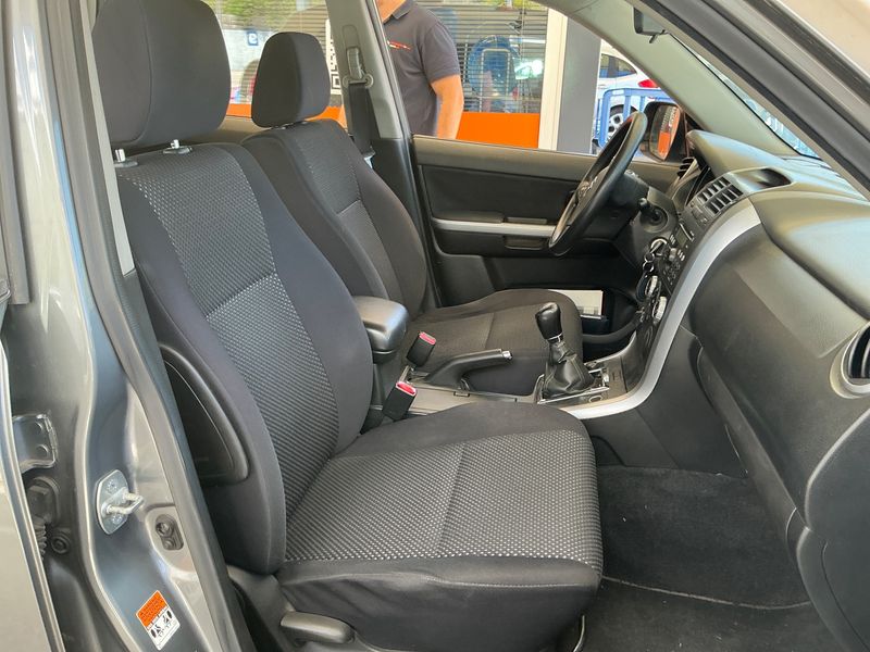 Suzuki Grand Vitara 1.9 DDiS JLX — zdjęcie 11