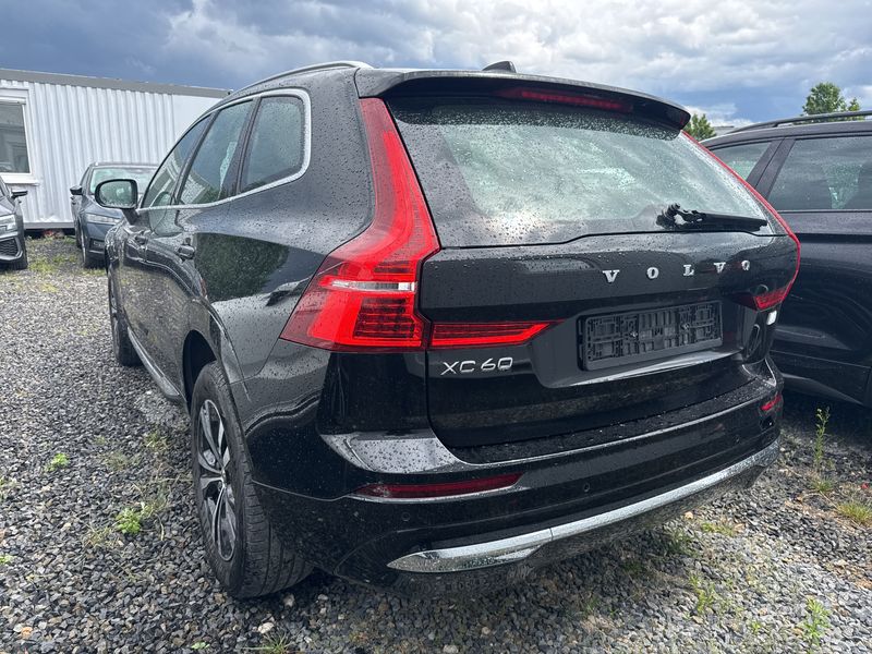 Volvo XC60 2.0 T6 Recharge Plug-in Hybrid Plus Bright AWD — zdjęcie 3
