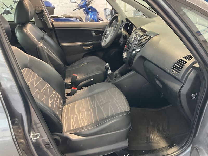 Kia Venga 1.6 CRDi TX — zdjęcie 3