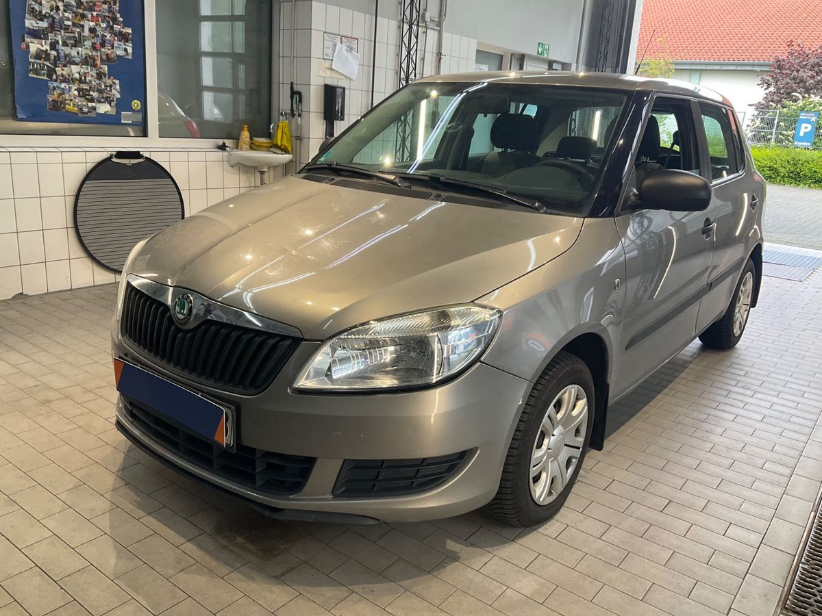 Skoda Fabia 2011 — photo 1