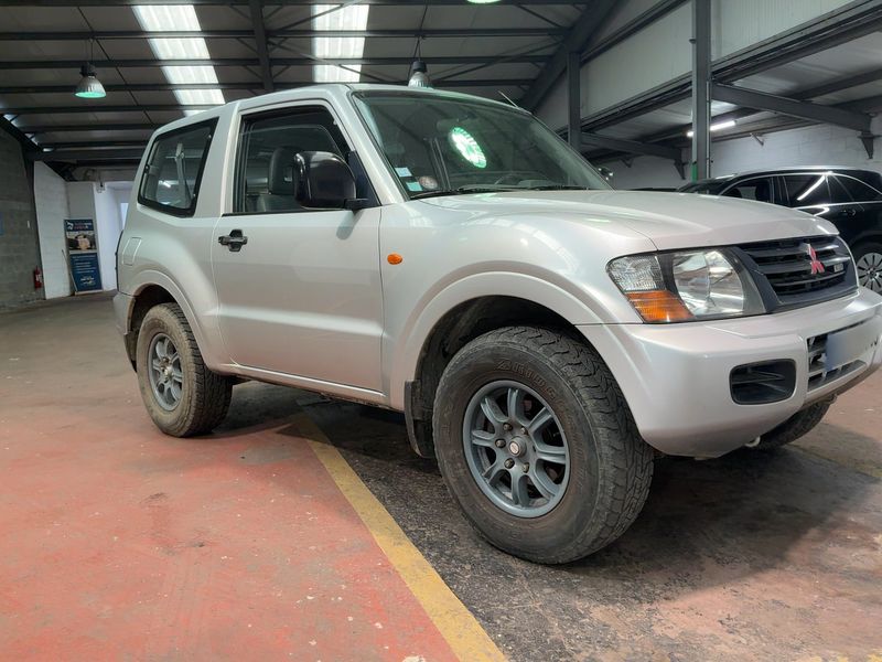 Mitsubishi Pajero 3.2 DI-D Elegance — zdjęcie 8