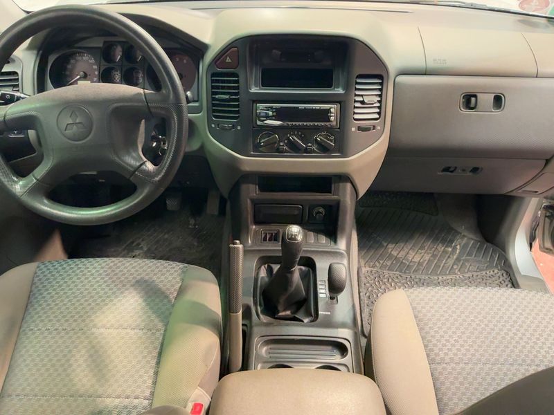 Mitsubishi Pajero 3.2 DI-D Elegance — zdjęcie 12