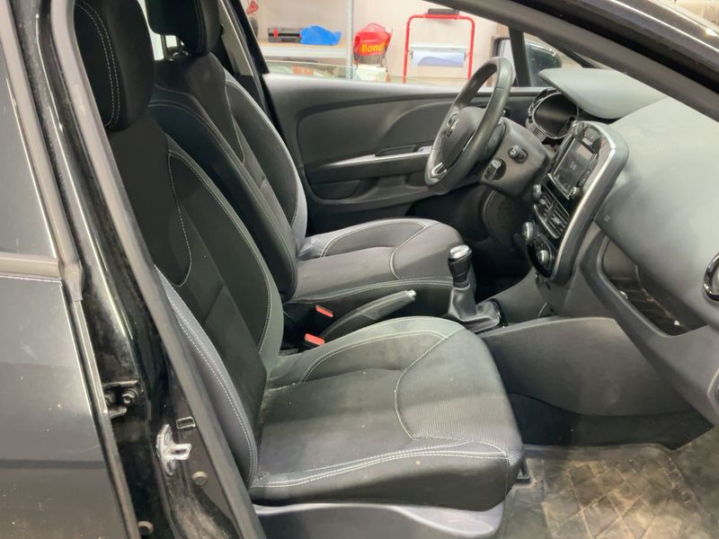 Renault Clio 1.5 dCi Energy Life — zdjęcie 11