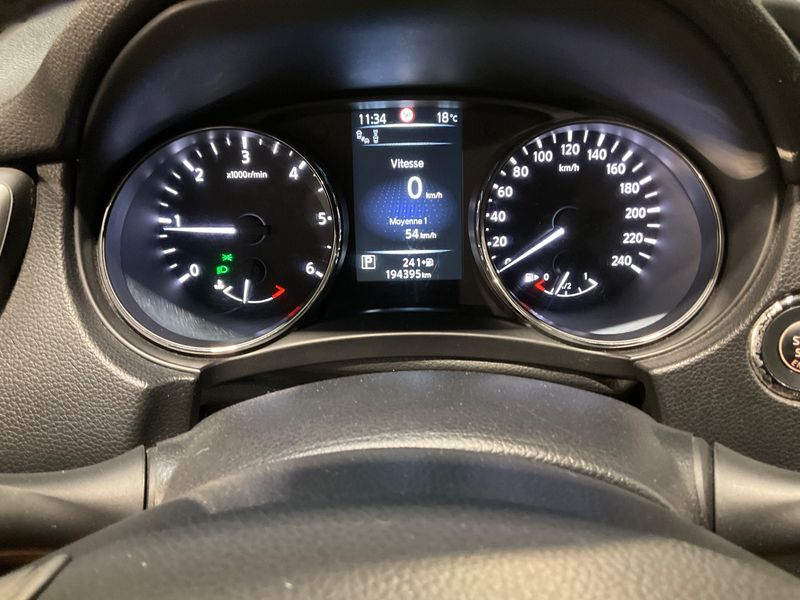 Nissan Qashqai 1.6 dCi Tekna — zdjęcie 13